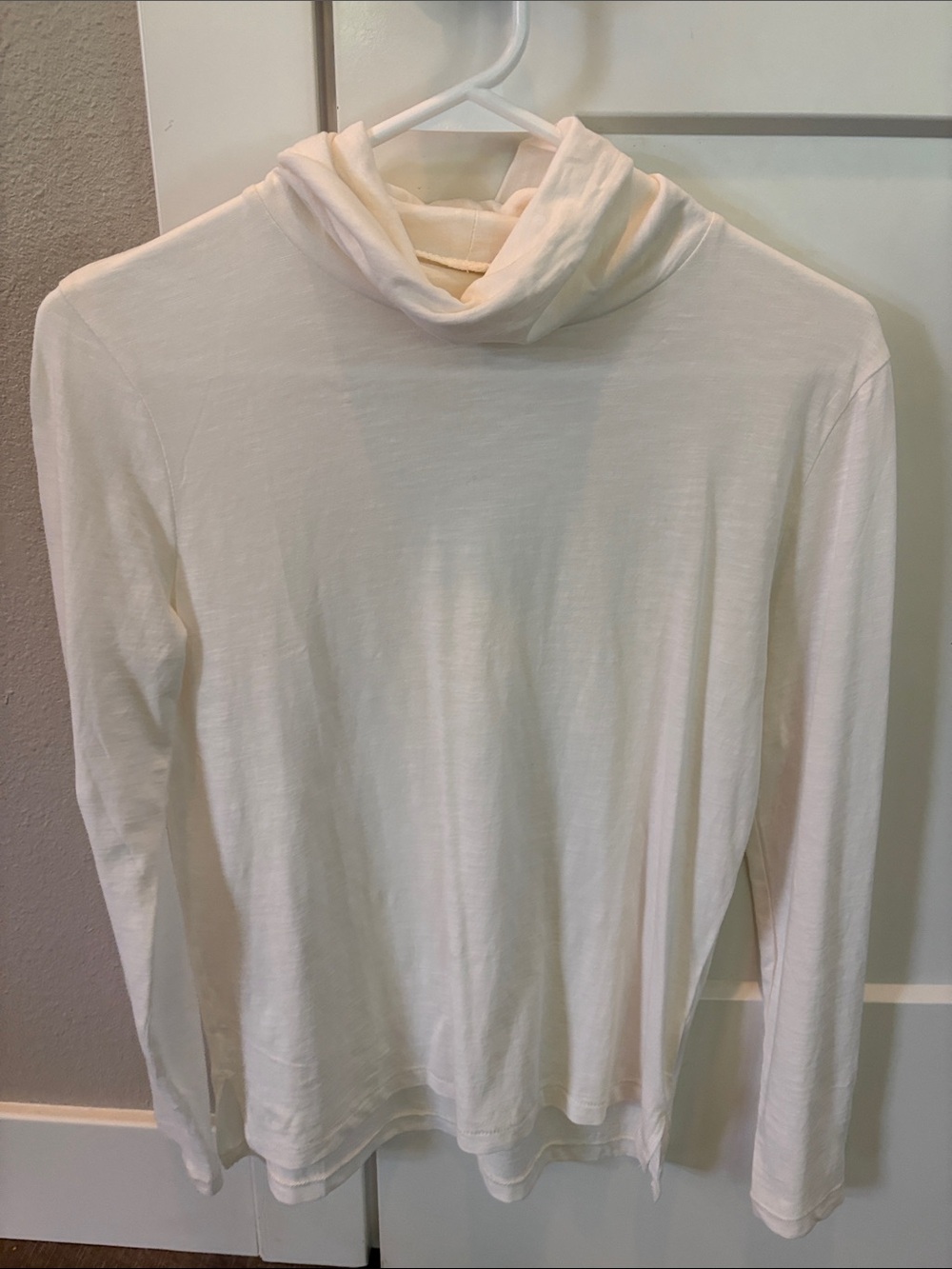 Madewell women’s  Cream Long-Sleeve Lightweight Turtleneck top